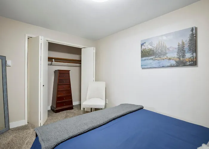 Quiet 1 Bed Apt #4 - In Town Great, Central Location