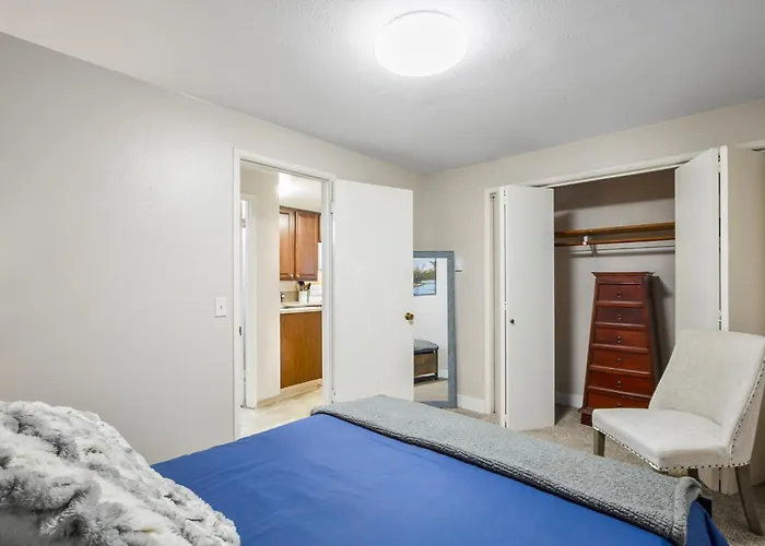 Quiet 1 Bed Apt #4 - In Town Great, Central Location