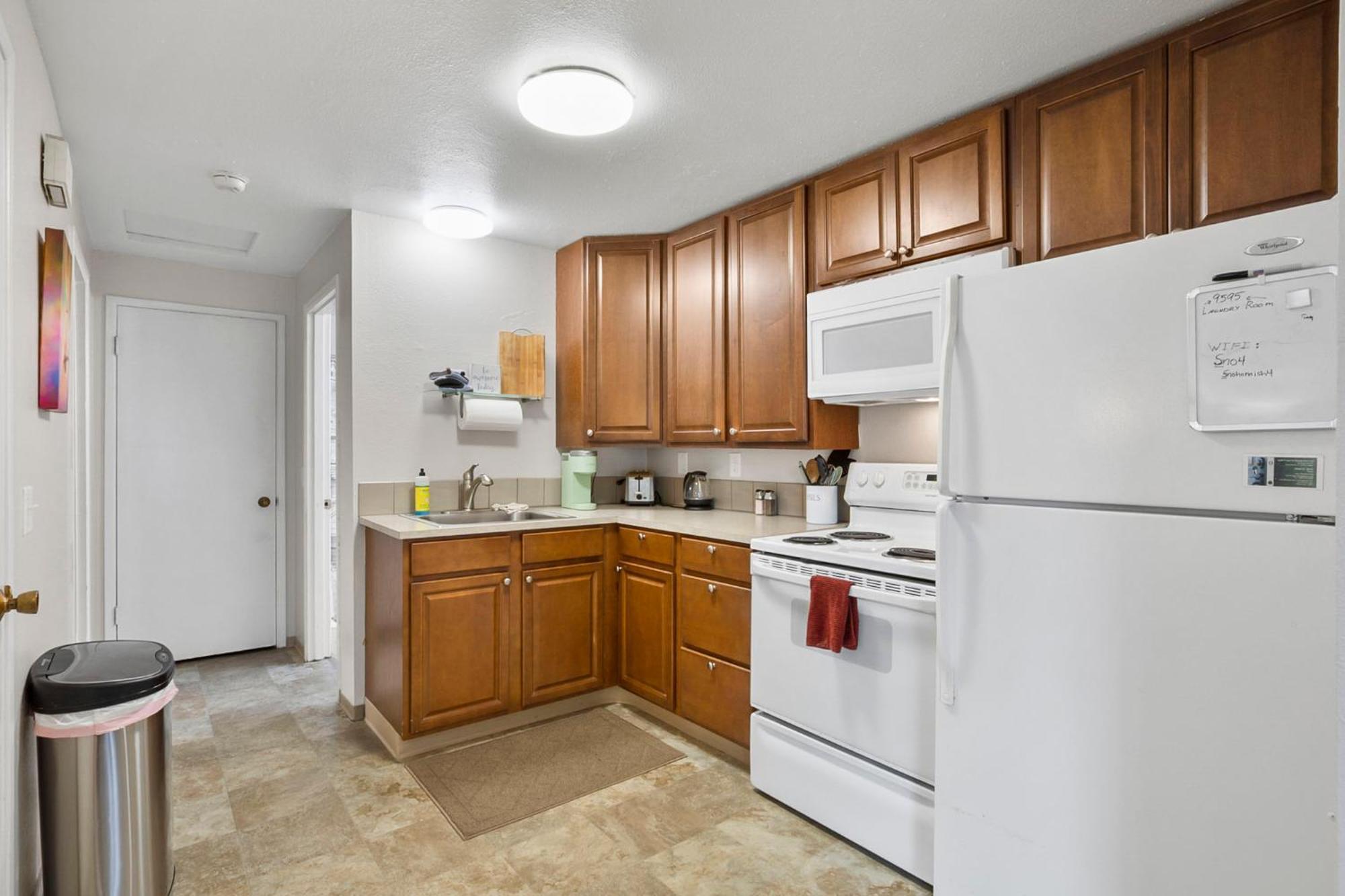 Quiet 1 Bed #4 - In Town Great, Location