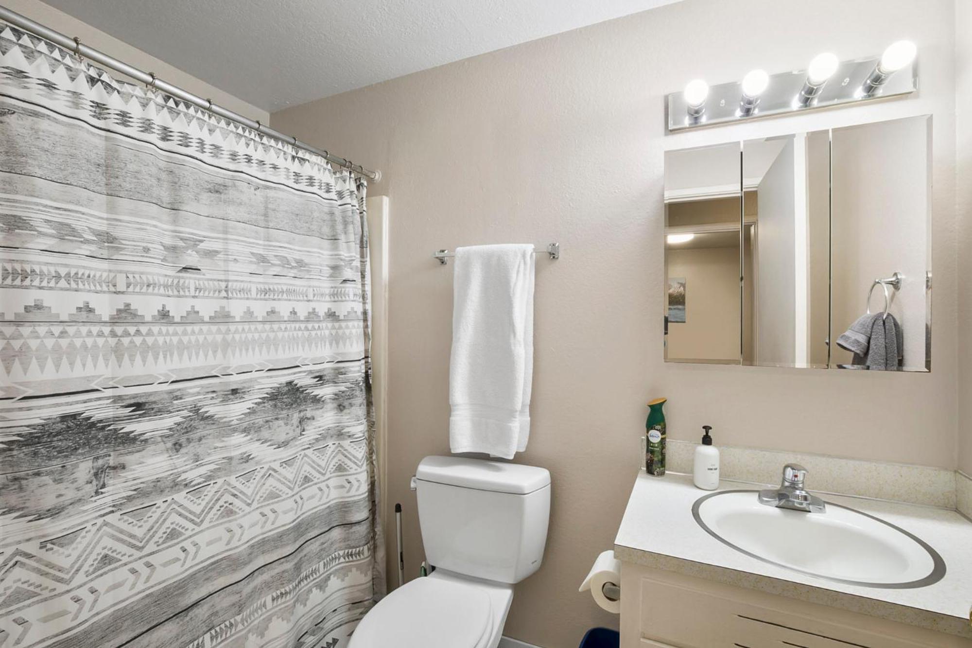 Quiet 1 Bed #4 - In Town Great, Location *