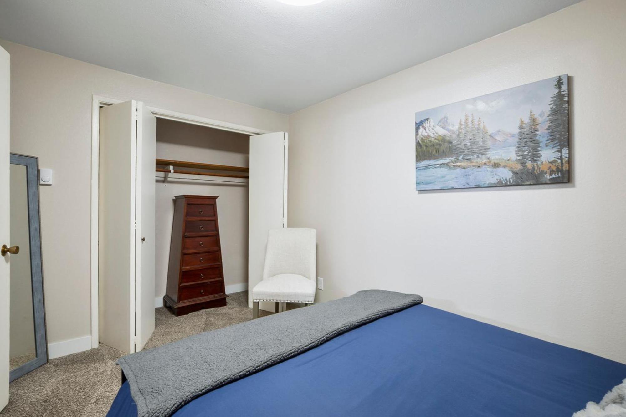 Quiet 1 Bed #4 - In Town Great, Location