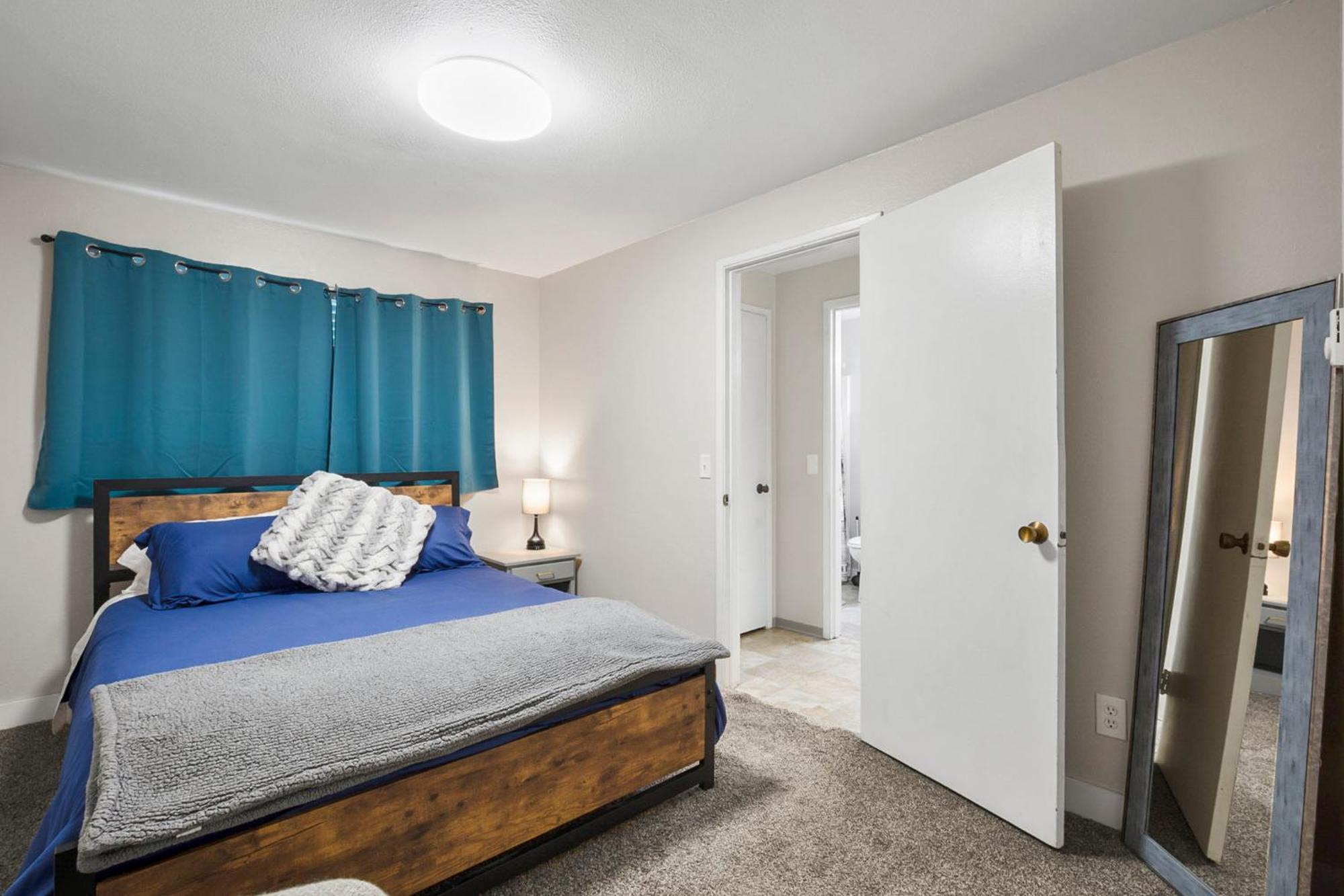 Apartment Quiet 1 Bed #4 - In Town Great, Location