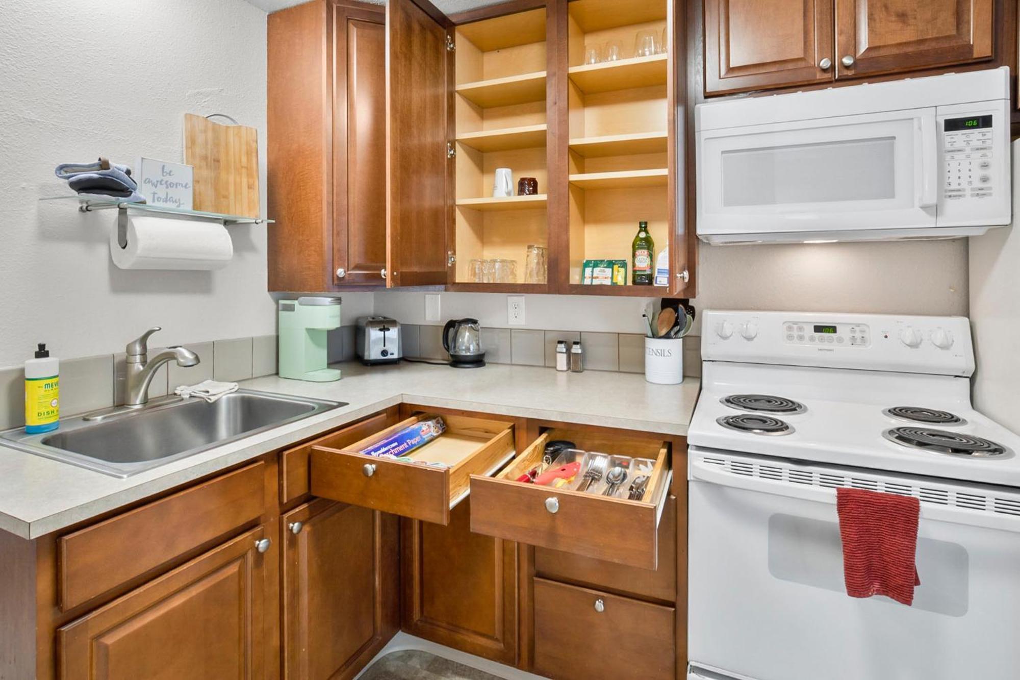 Quiet 1 Bed #4 - In Town Great, Location *